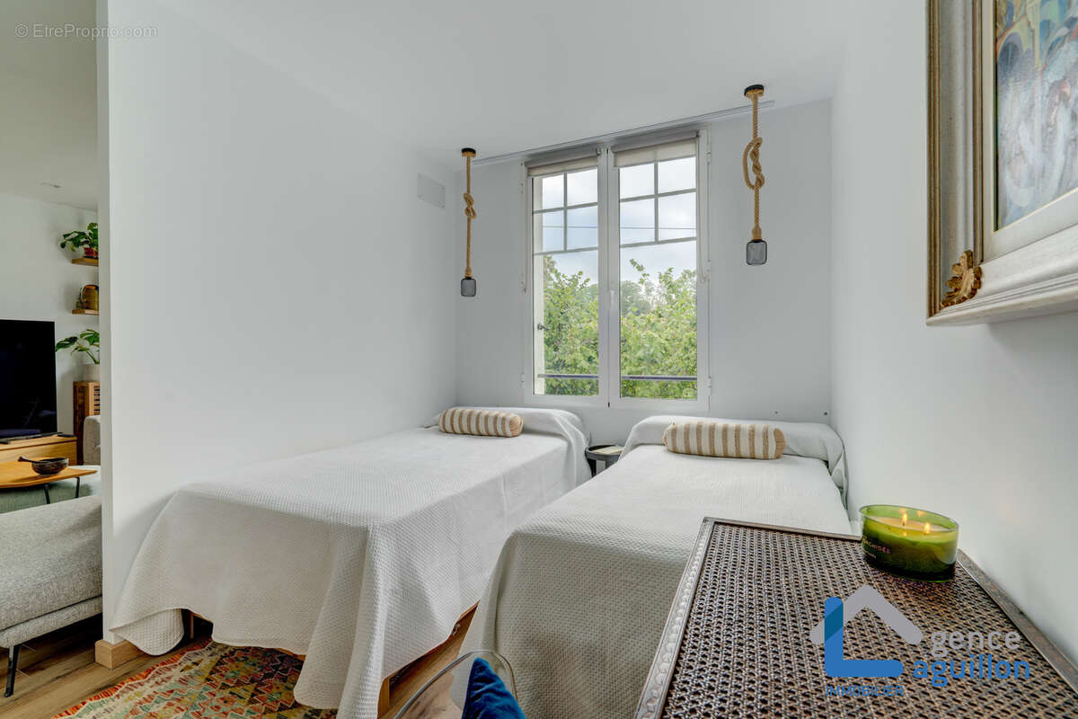 Proche baie superbe t1bis entierement renove   coup de coeur assure ! - photo 8