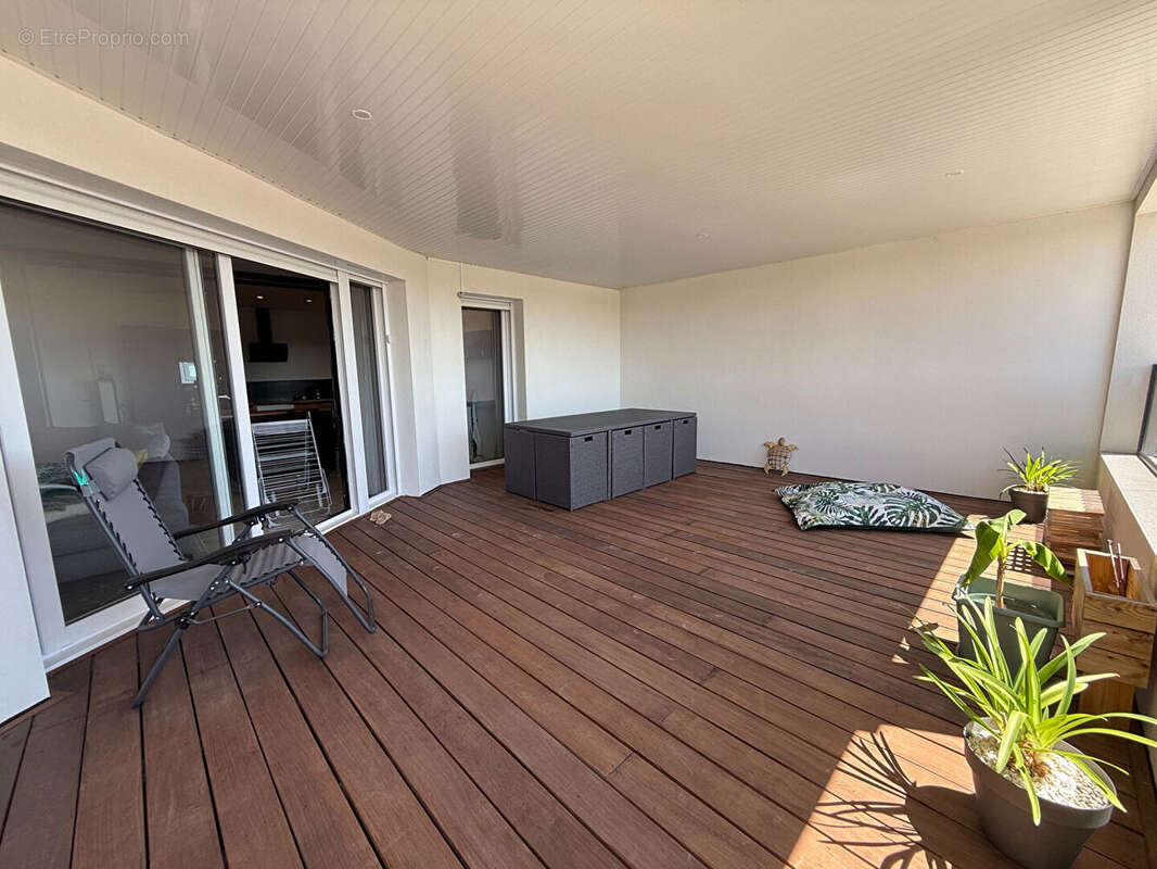 QUIMPER, Beau T2 état neuf avec terrasse de 30 m² et parking couvert - photo 10