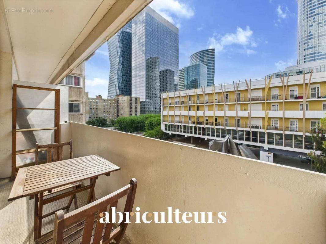 Appartement à COURBEVOIE