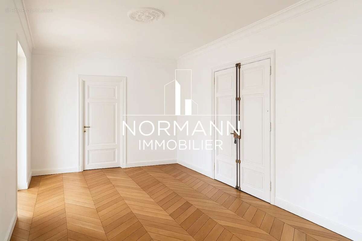 Appartement à PARIS-16E