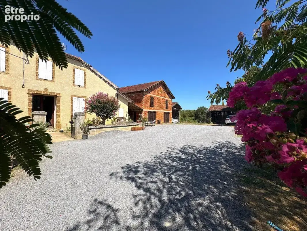 Maison à vendre 5 pièces 165m2 avec dépendances Proche de LE HOUGA (32) - photo 3
