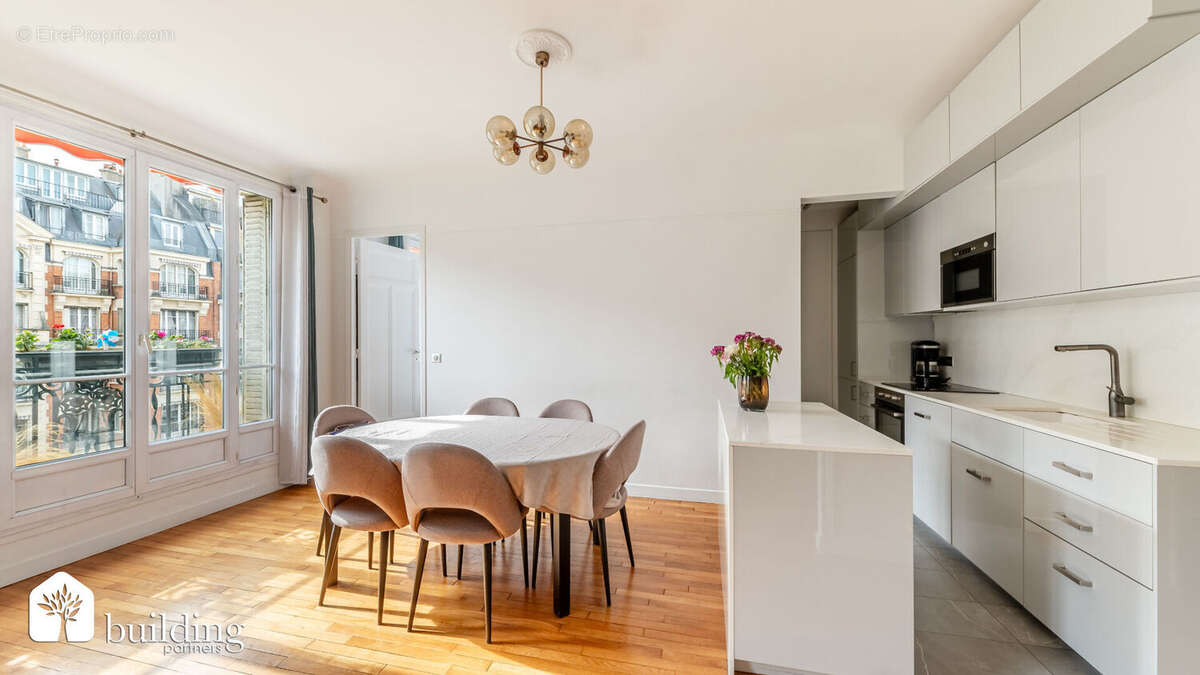 Appartement à PARIS-16E