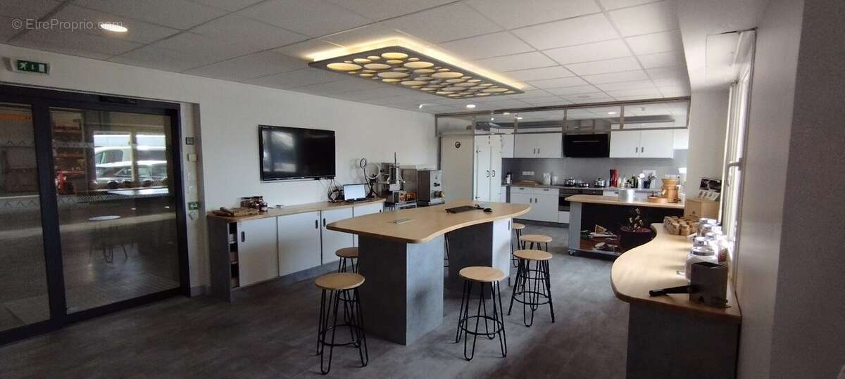 Commerce 880 m² à Saint-Donat-Sur-L'herbasse  - photo 6