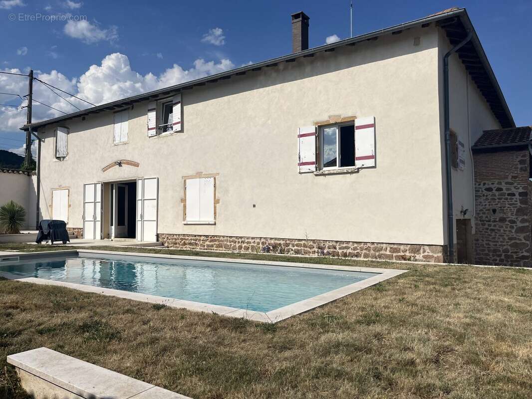 Maison à SAINT-ETIENNE-LA-VARENNE