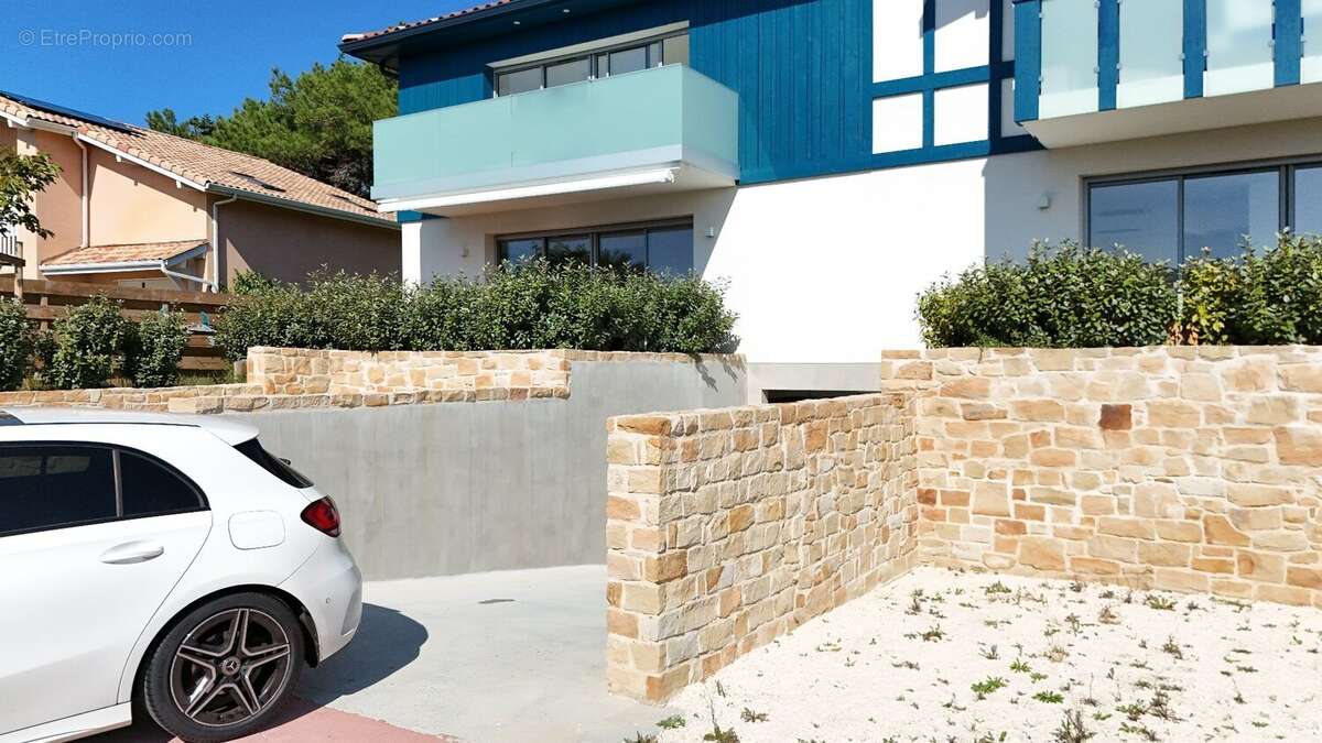 Appartement au 1er et dernier etage de type 3 pièces de 74.91 m2 avec terrasse de 7.50 m2 + 2 parking en sous sol - photo 5