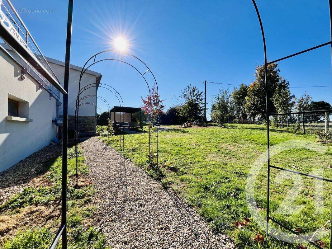 Maison à SAINT-YRIEIX-LA-PERCHE