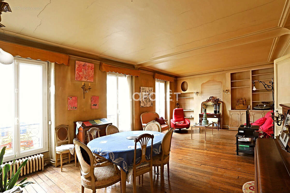 Appartement à PARIS-14E