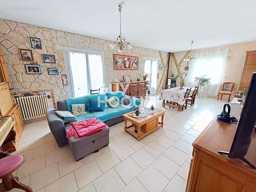 Maison à SURGERES