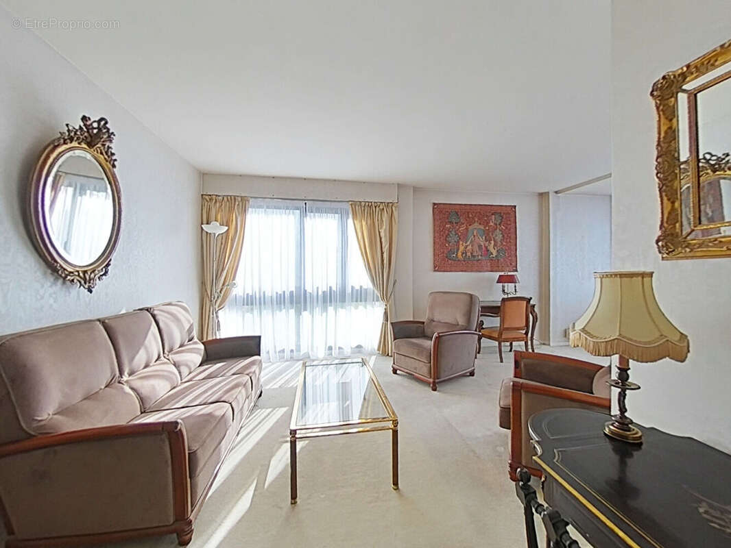 Appartement à FONTENAY-LE-FLEURY