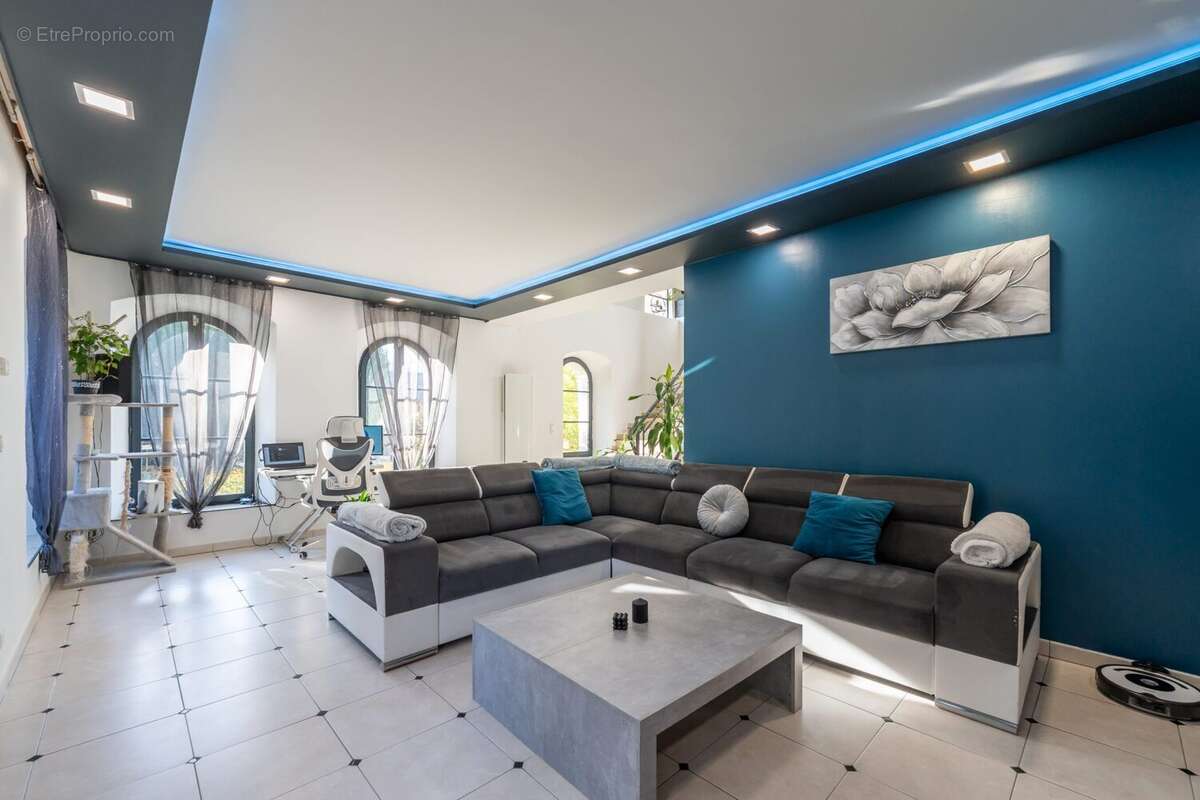 Maison à CHARMENTRAY