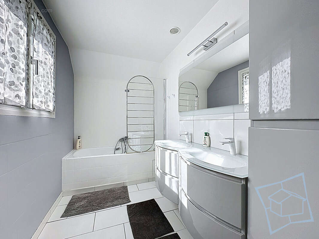 Maison à DAMPIERRE-EN-YVELINES