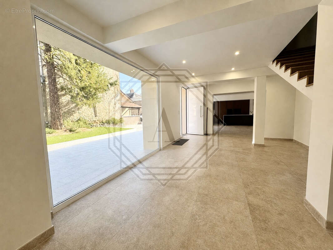 Propriété de 264 m2   4 Chambres   Dépendance   à 8 MIN DE L'ISLE ADAM - photo 2