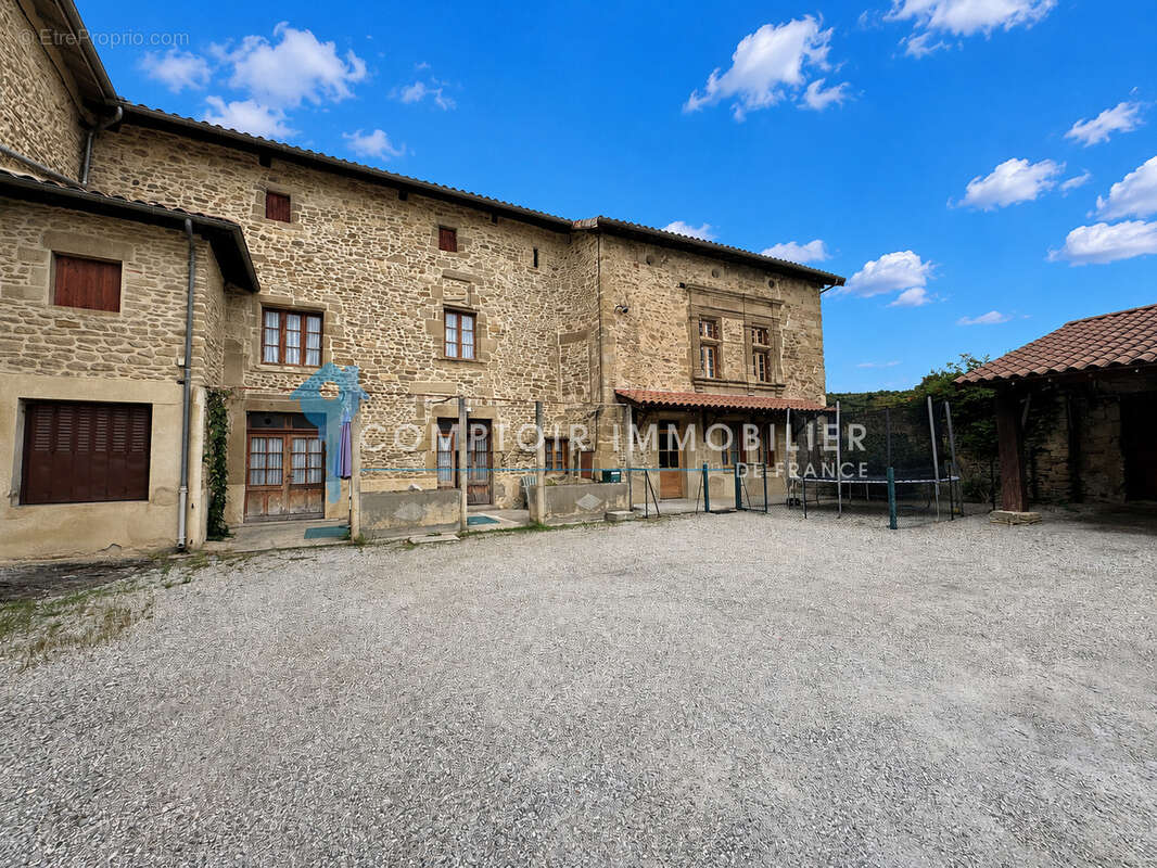 Maison de village T4 avec terrain + 160m2 à rénover - photo 11