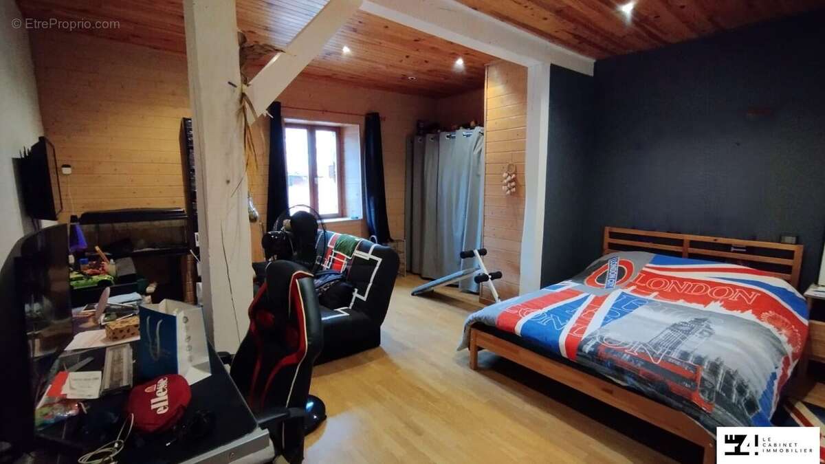 Maison à MONTBRUN-BOCAGE