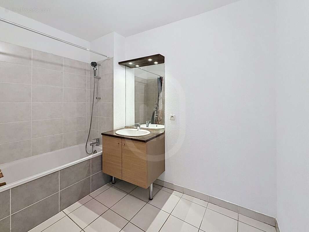 Montpellier - port marianne - t2 - grande terrasse de 30m² - parking sous sol - photo 4
