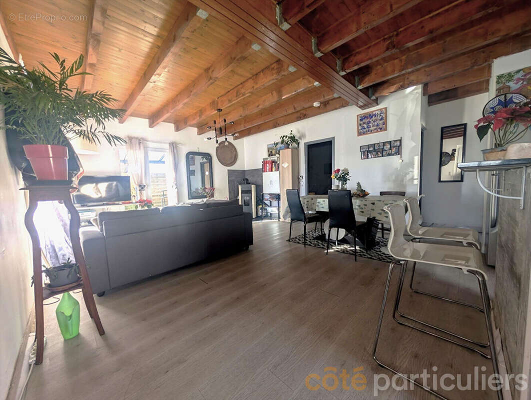 Maison à COMPS-LA-GRAND-VILLE