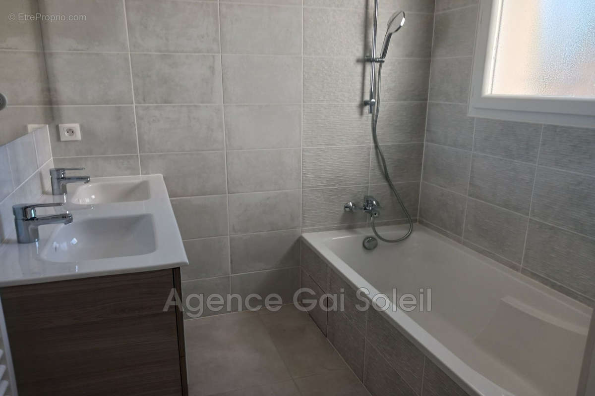 Maison à NISSAN-LEZ-ENSERUNE