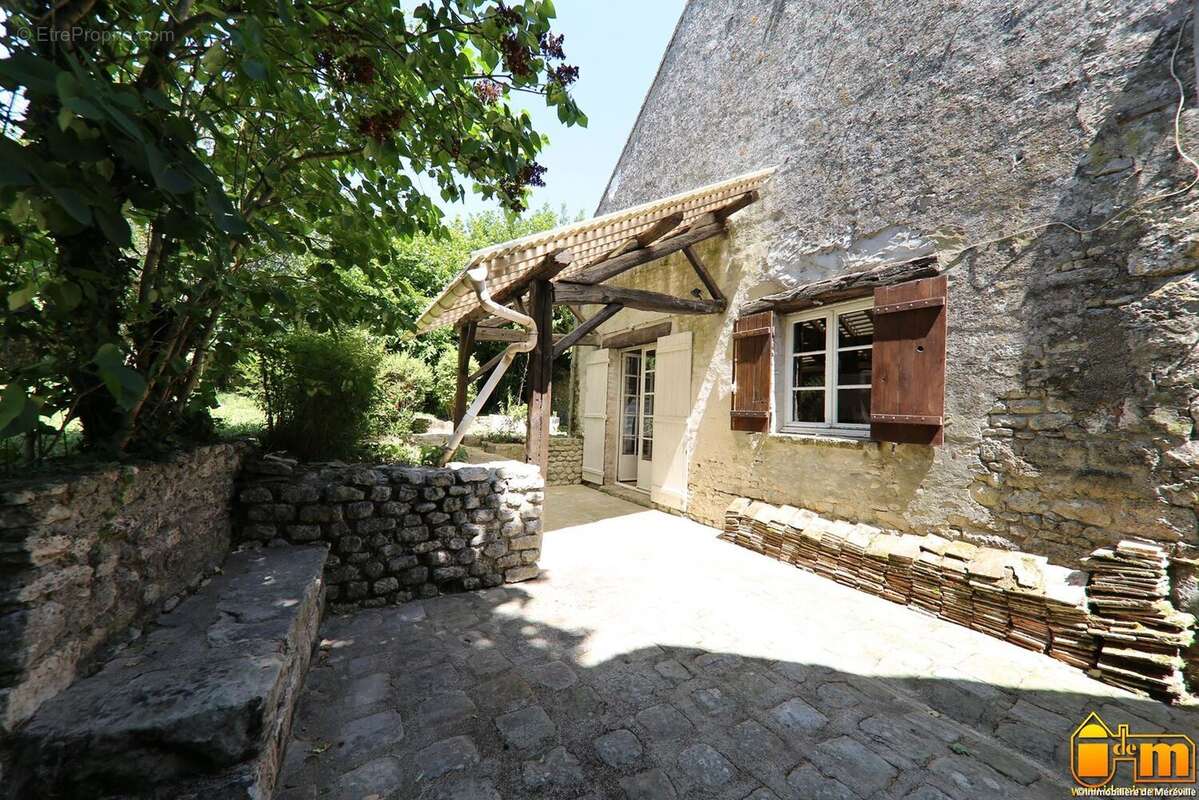 Maison à MEREVILLE