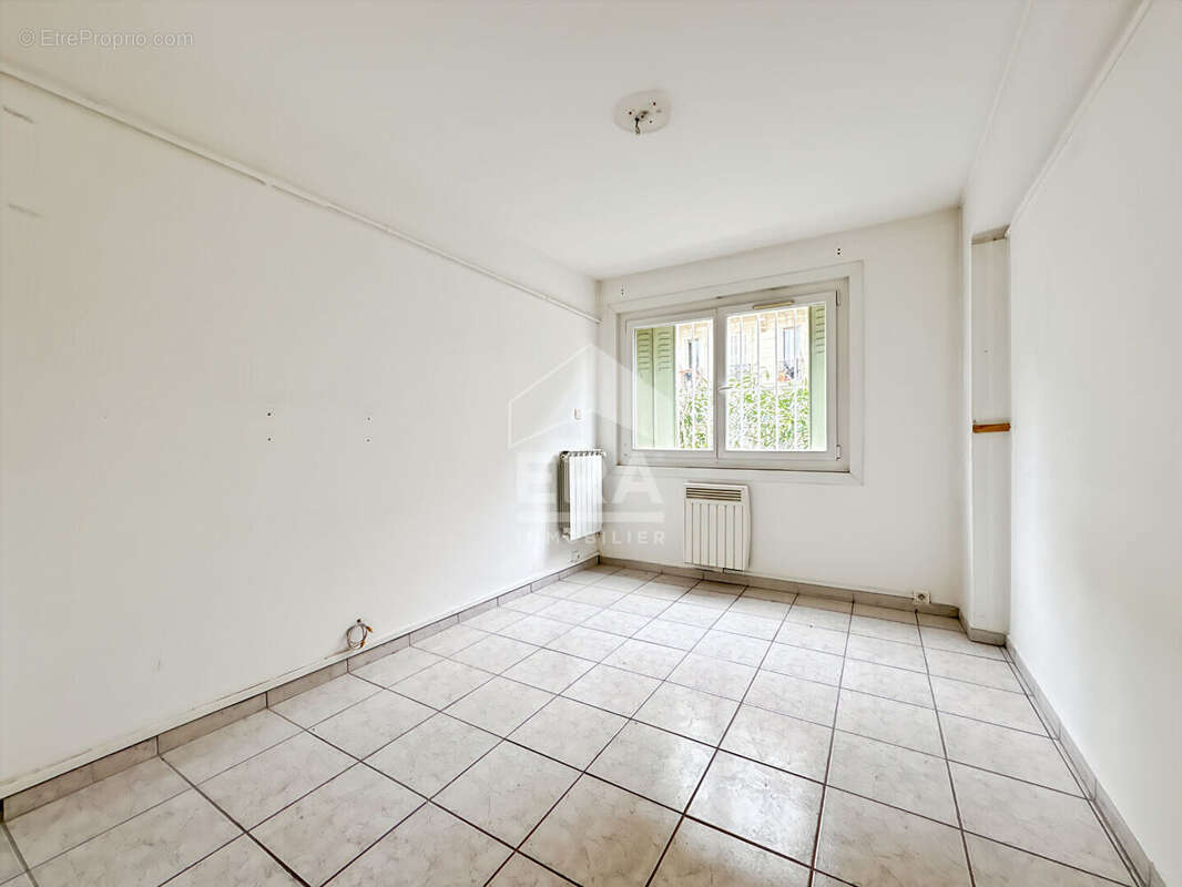 Appartement à MARSEILLE-4E