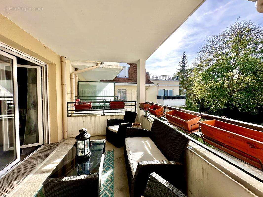 Appartement à VAUJOURS