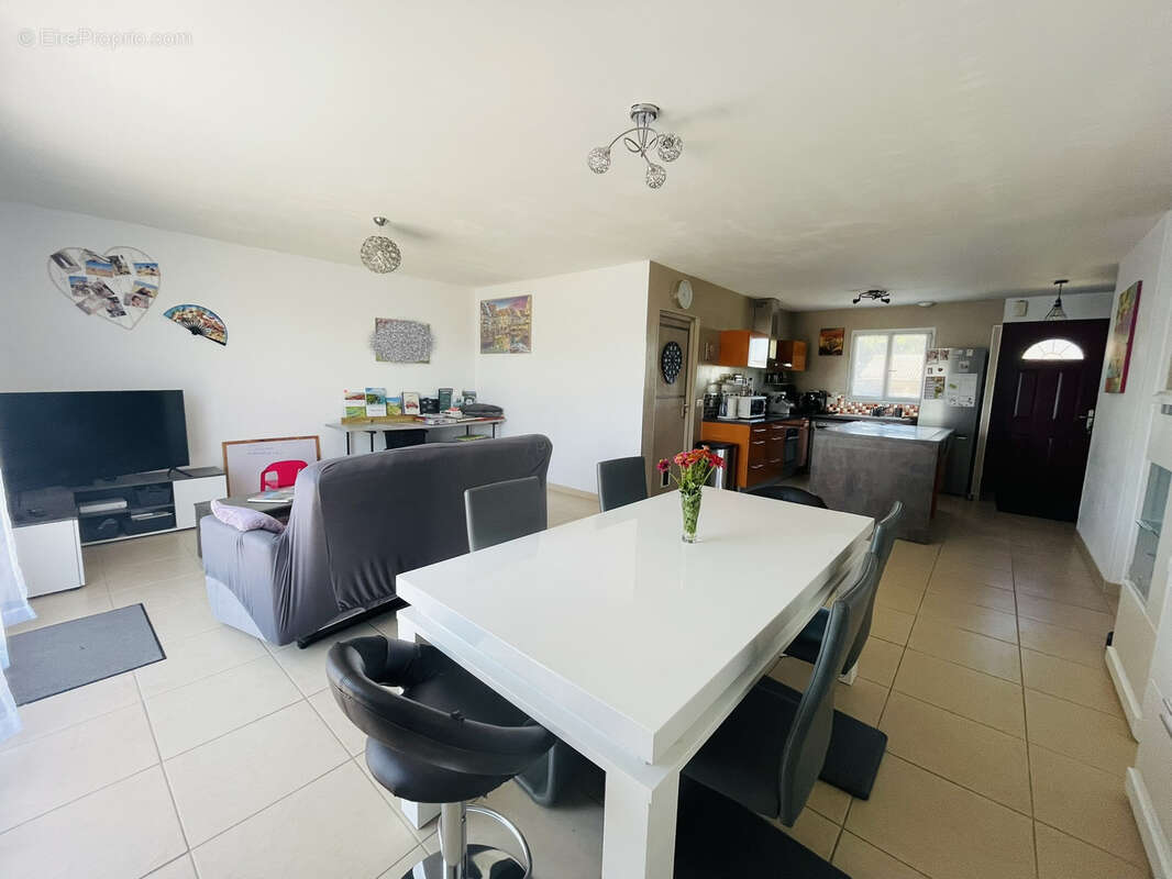 Maison à NEUVILLE-DE-POITOU