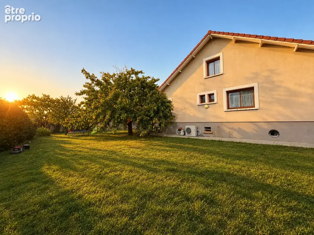 Maison familiale de 257 m2 habitables 278m2 au sol   Prestations haut de gamme et grand terrain - photo 2