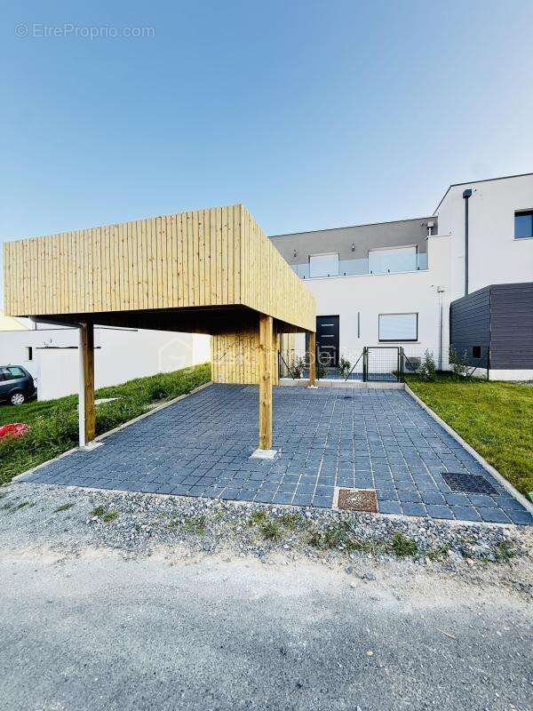 Maison à VEZIN-LE-COQUET