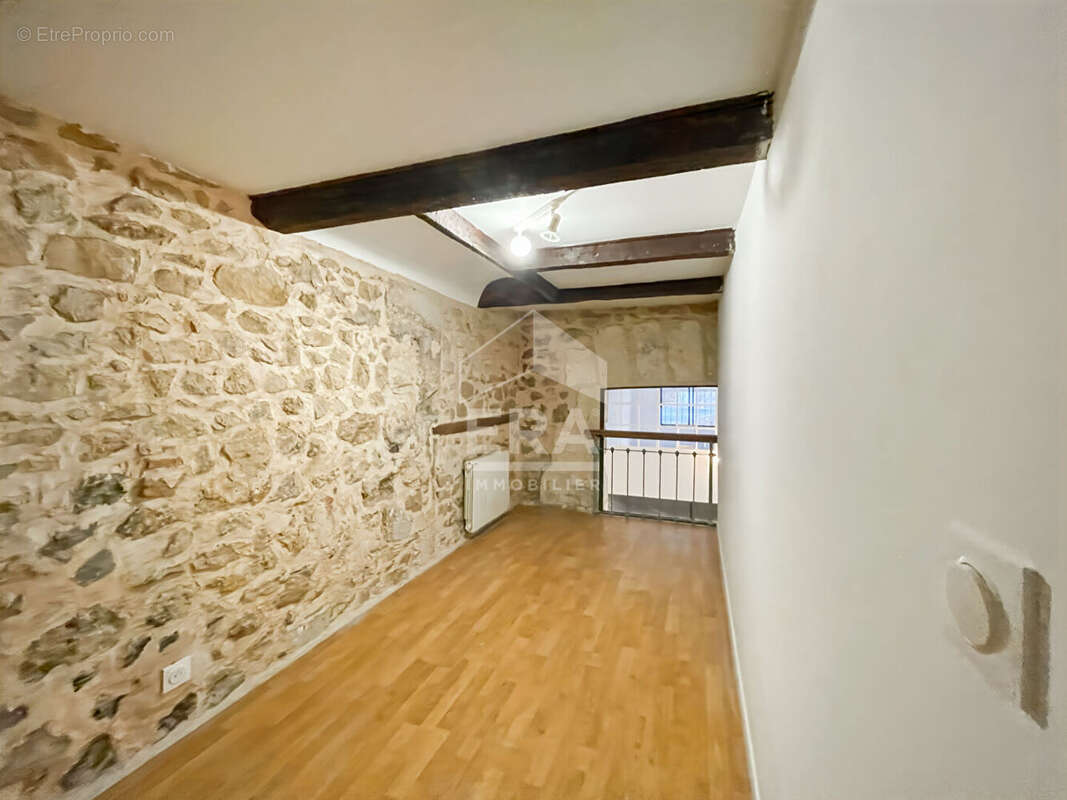 Appartement à MARSEILLE-1E