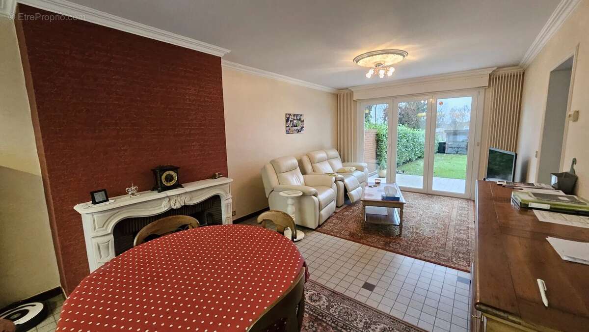 Maison à NEUVILLE-EN-FERRAIN