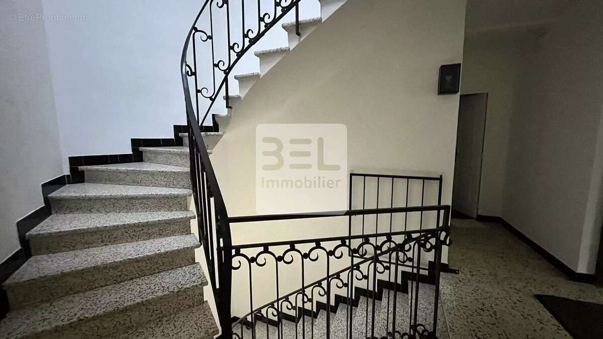 Maison à LAUDUN-L'ARDOISE