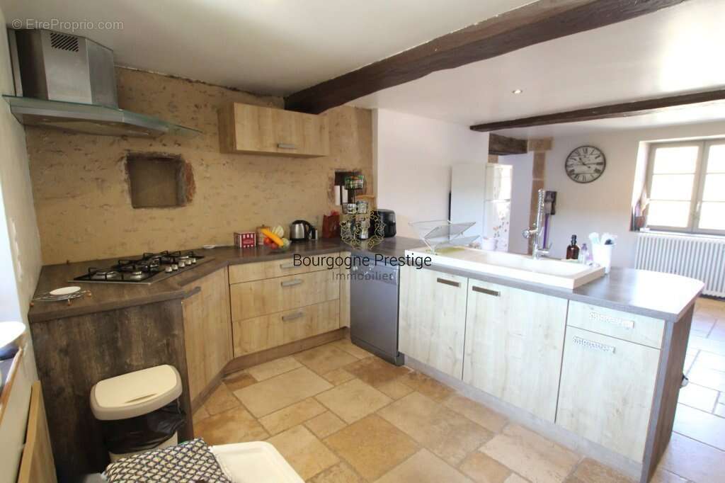 Jolie longere en pierre de 162 m² avec dependances sur un terrain de 1375 m² - photo 5