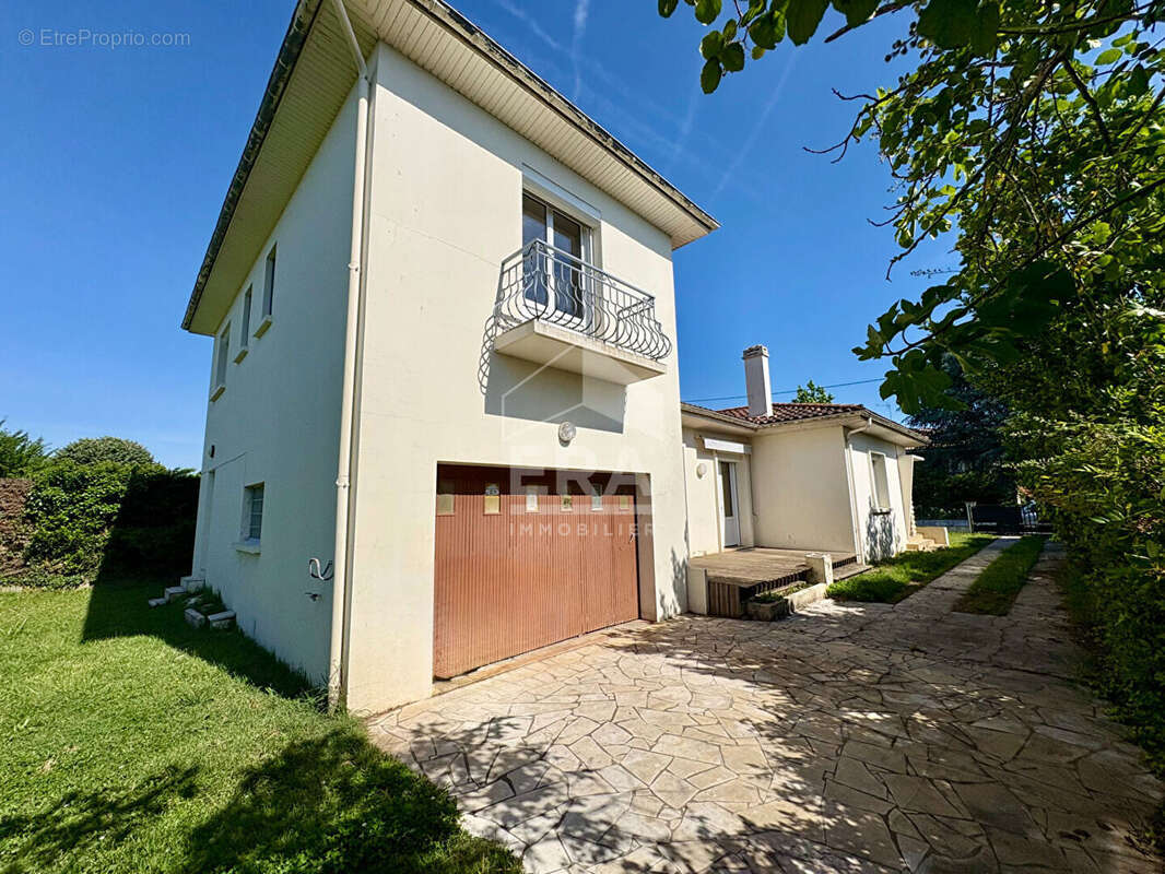 Maison à PINEUILH