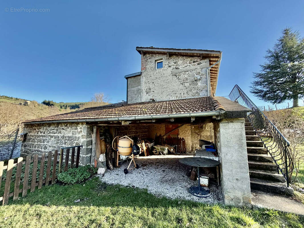 Maison à SAINT-AMANT-ROCHE-SAVINE