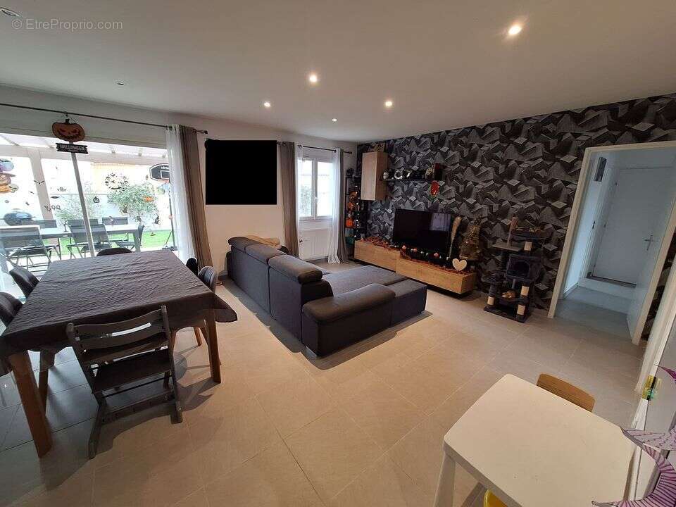 Maison à BEAUMONT-MONTEUX