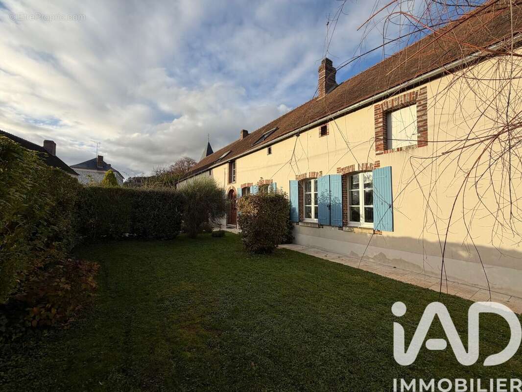 Maison 205 m² à Chassy  - photo 3