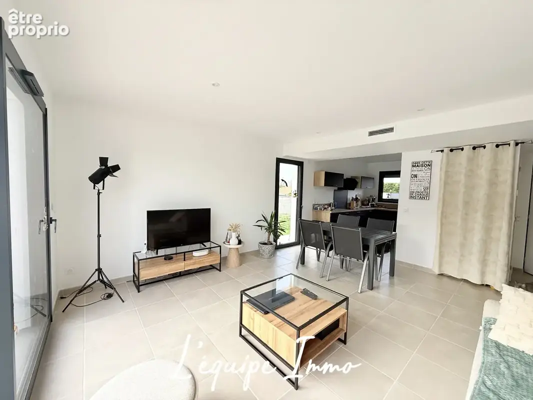 Superbe maison contemporaine T5 - 100 m2 - Parcelle de 684 m2 - Garage et piscine - - photo 4