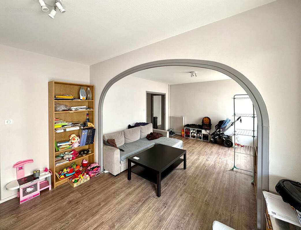 Chamalières proche carrefour europe / spacieux 100 m2 à vendre - balcon et box ! - photo 2