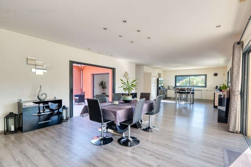 Maison à SAINT-JEAN-DE-THURIGNEUX