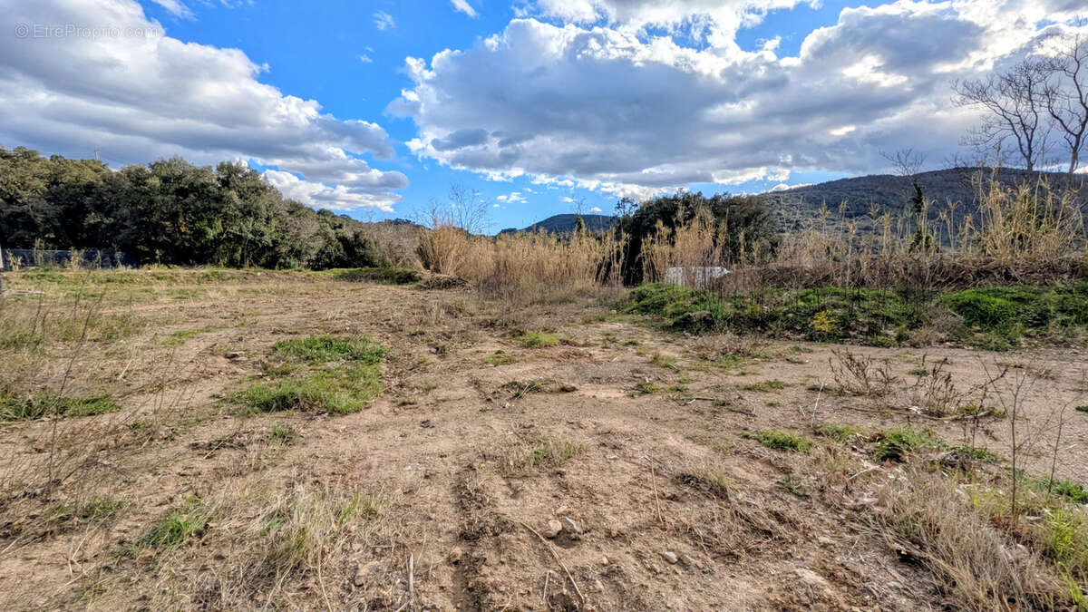 Terrain à LES CLUSES