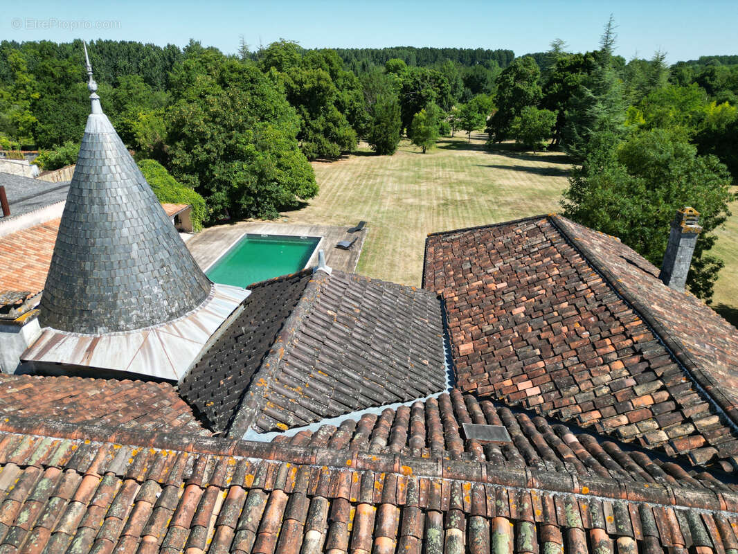Maison à SAINT-JEAN-D'ANGELY