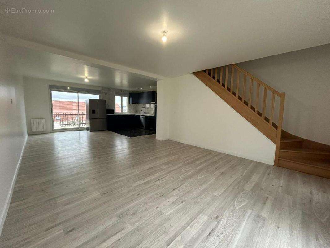 Maison à VILLENEUVE-SAINT-GERMAIN