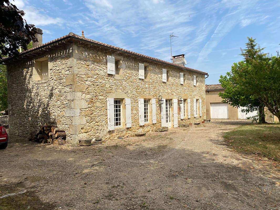 Maison à GENSAC