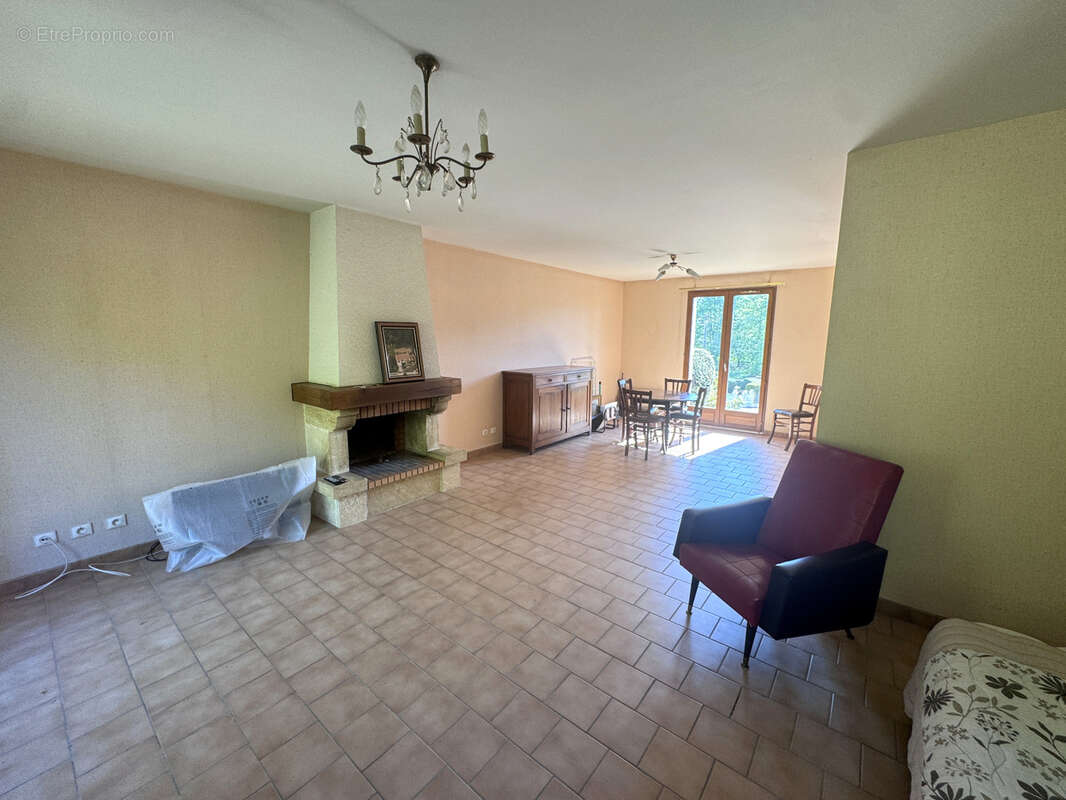 Maison traditionnelle de plain-pied avec sous-sol total à 5 min d'Anet - photo 3