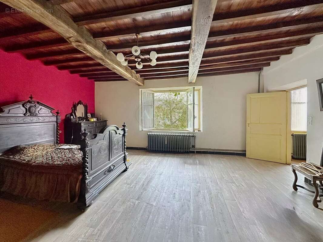 Maison à MONLEON-MAGNOAC