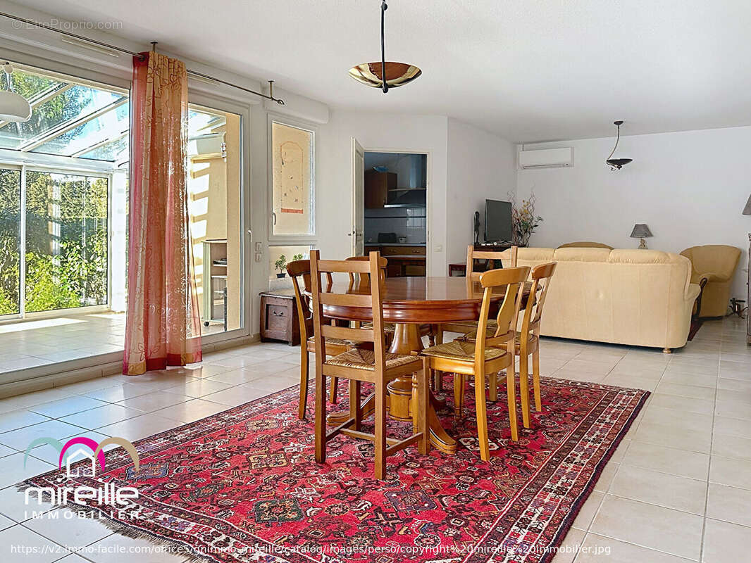 Maison à JONQUIERES-SAINT-VINCENT