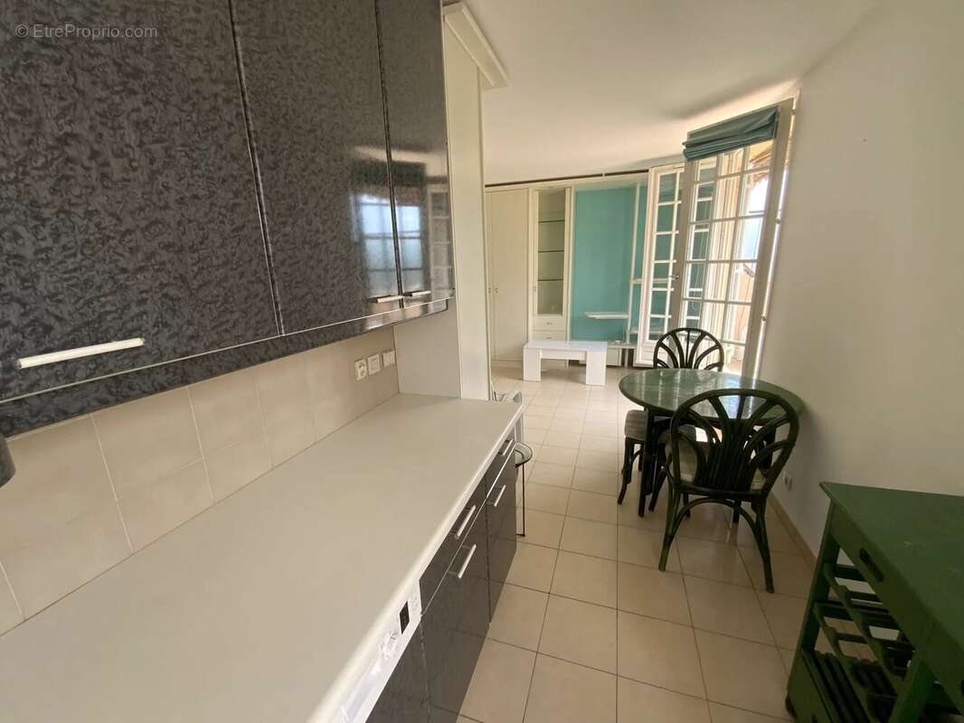 Menton Riviera grand studio de 32 m2, dernier étage, belle terrasse de 14 m2 - photo 8