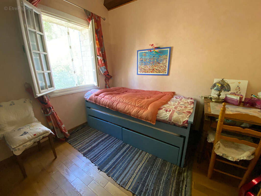 Maison type mas provençal, piscine, terrain 3300 m² - photo 15