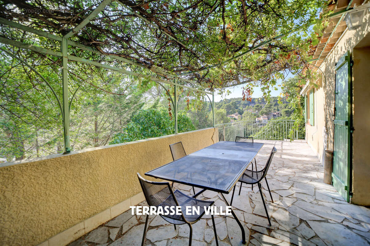Peypin - villa t6 - 160 m2 - terrain 2000 m2 - piscine- garage - 599 000 € - photo 4