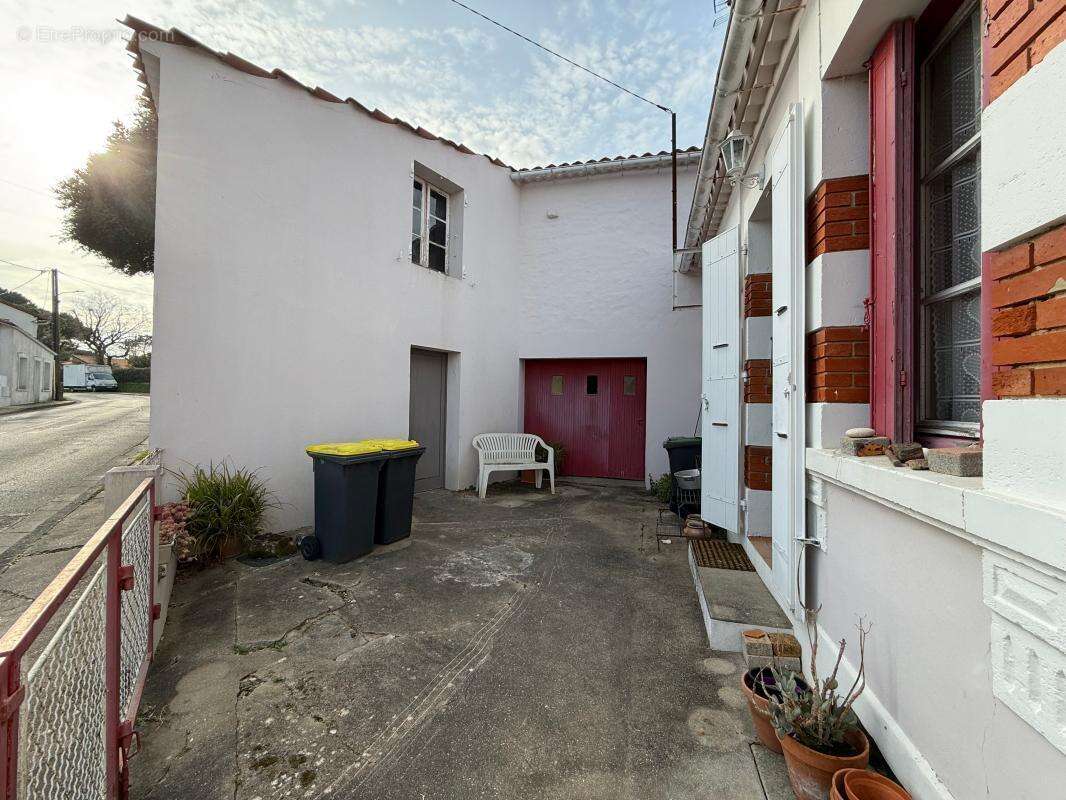 Maison 3 pieces + studio + garage à environ 1 km plage - photo 3