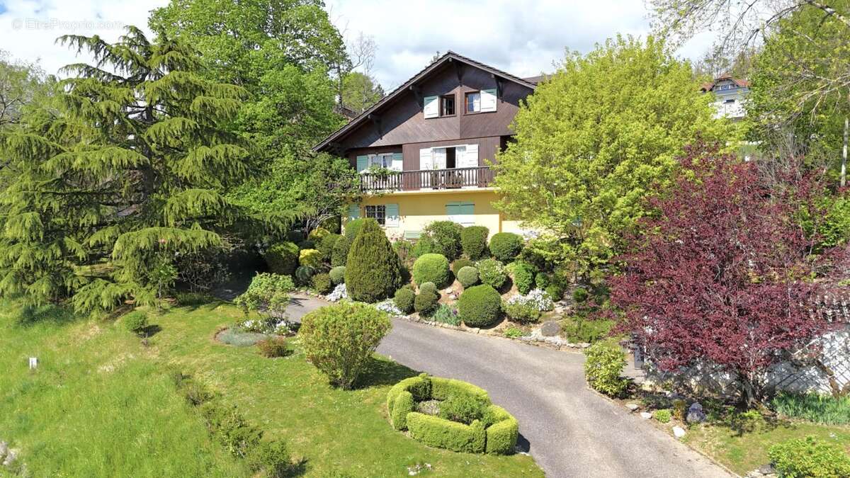 Maison à GRILLY